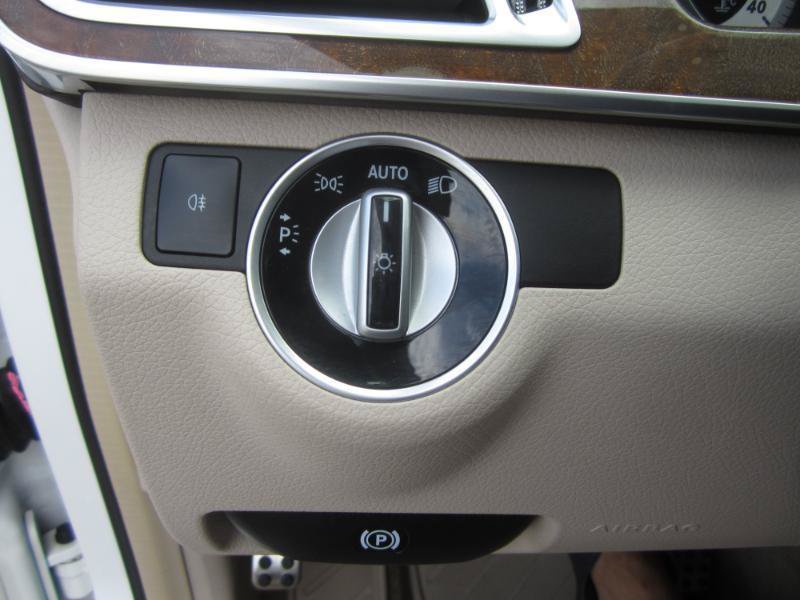 Used 2016 Mercedes-Benz E 350 4MATIC Sedan image 24
