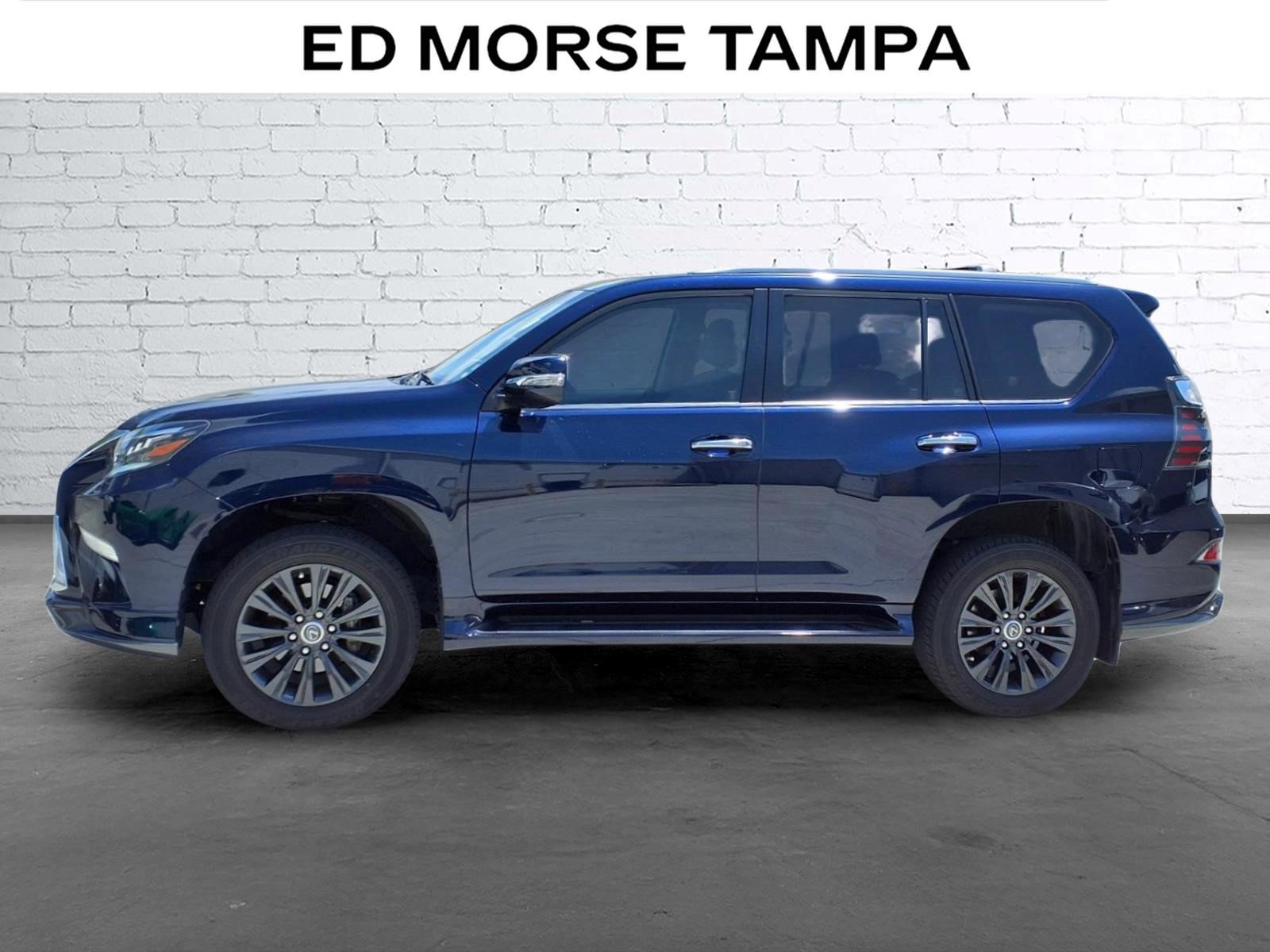 Used 2023 Lexus GX 460 Premium w/ Accessory Package image 2