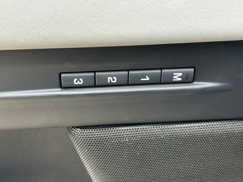 Used 2024 Land Rover Range Rover Evoque Dynamic SE image 27