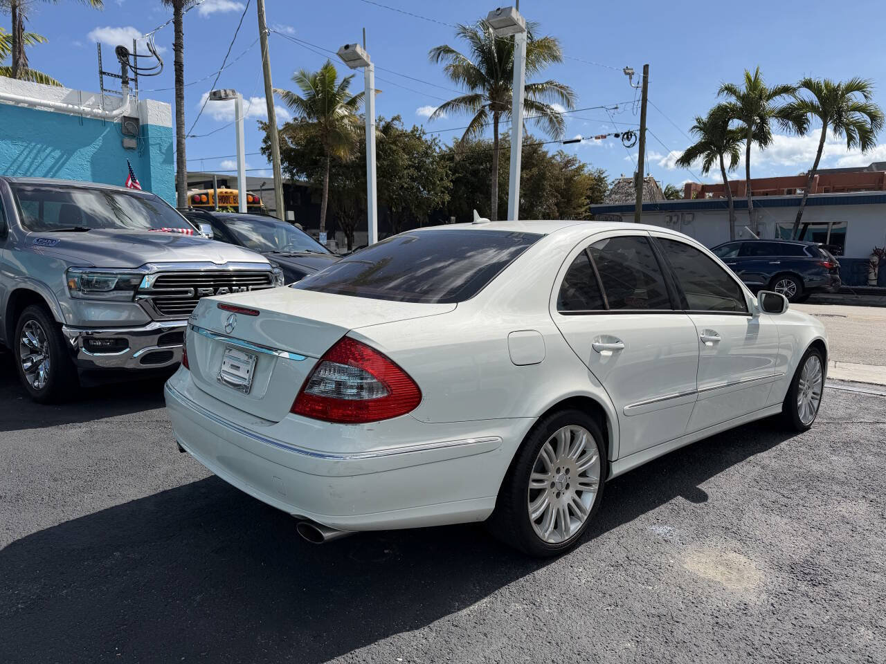 Used 2007 Mercedes-Benz E 350 4MATIC Sedan image 7