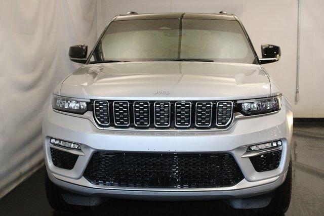 Used 2024 Jeep Grand Cherokee Summit image 3