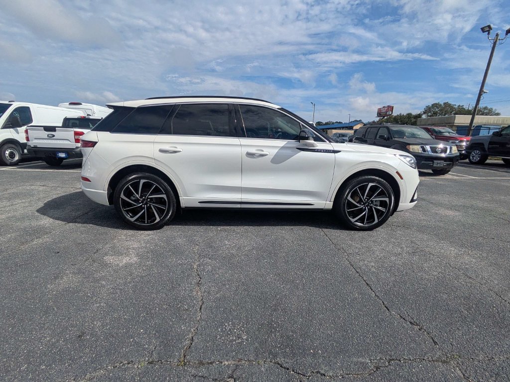 Certified 2025 Lincoln Corsair Grand Touring AWD/4WD image 4