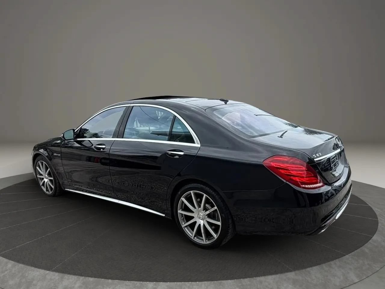 Used 2014 Mercedes-Benz S 63 AMG 4MATIC Sedan image 3