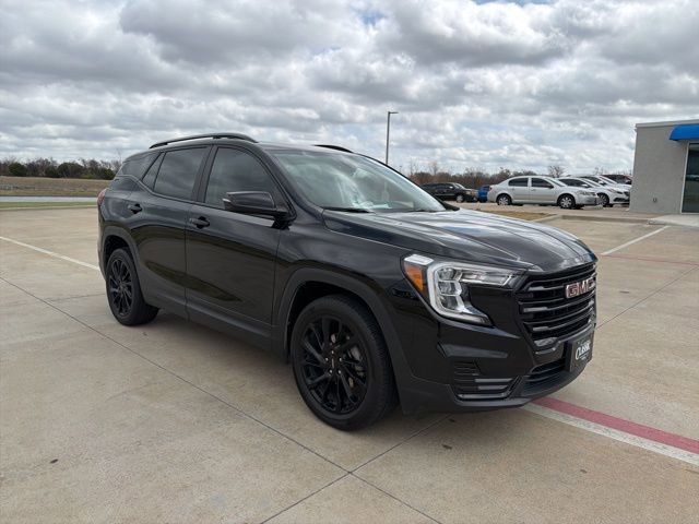 Used 2024 GMC Terrain SLE w/ Driver Convenience Package image 9