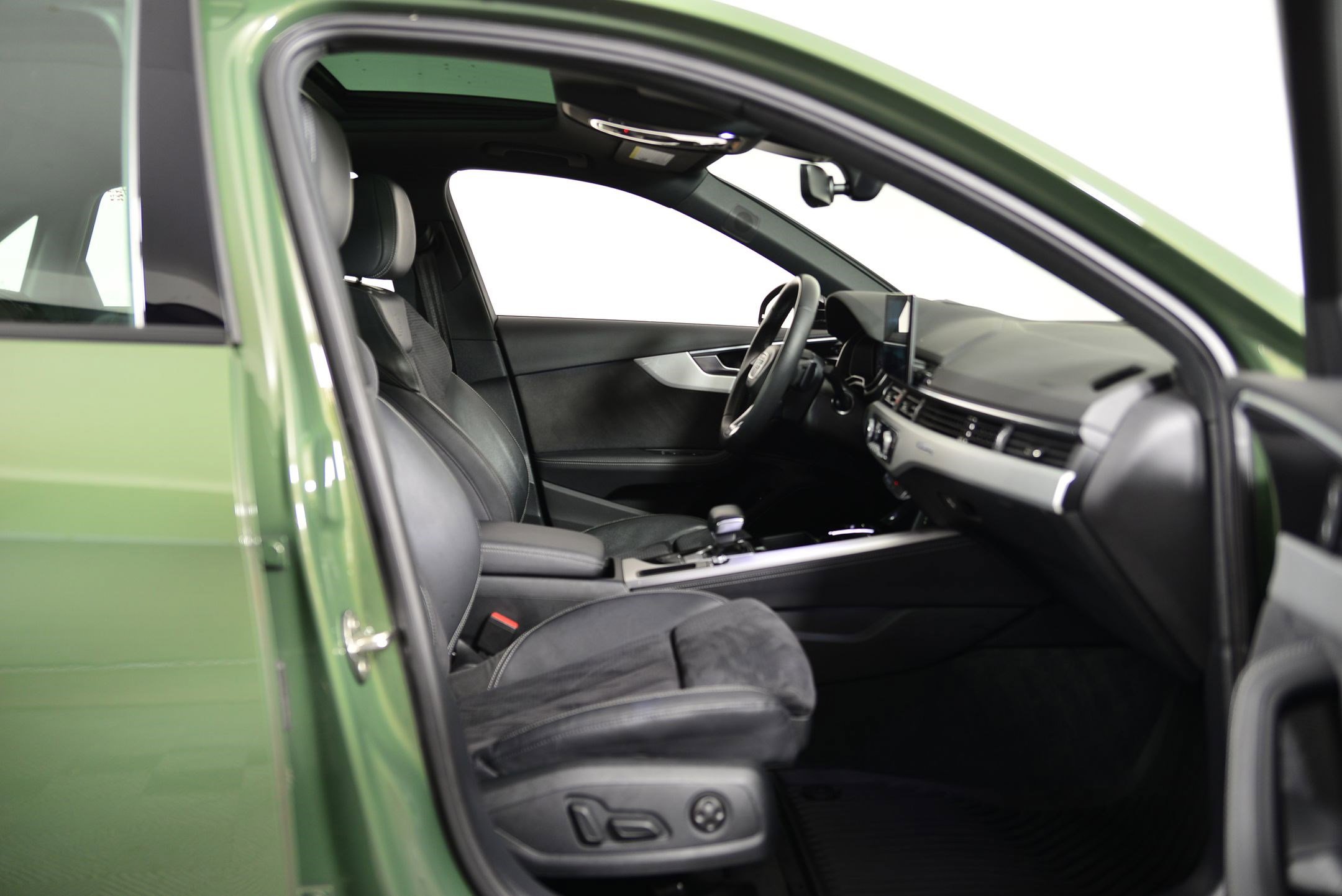 Used 2023 Audi A4 2.0T Premium Plus w/ Premium Plus Package image 19