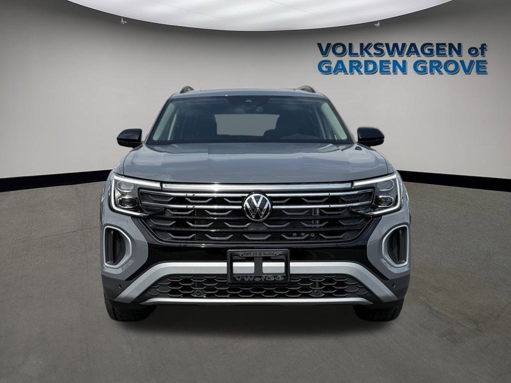 New 2025 Volkswagen Atlas Peak Edition SE image 3
