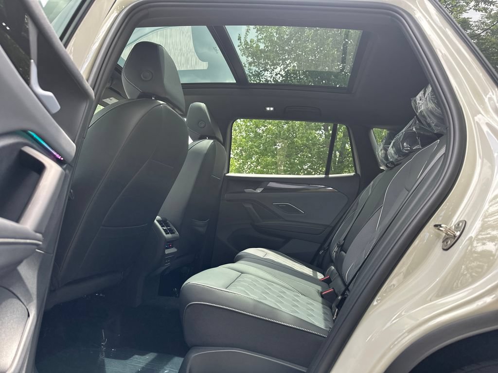 New 2026 Volkswagen Tiguan SEL R-Line AWD/4WD image 18