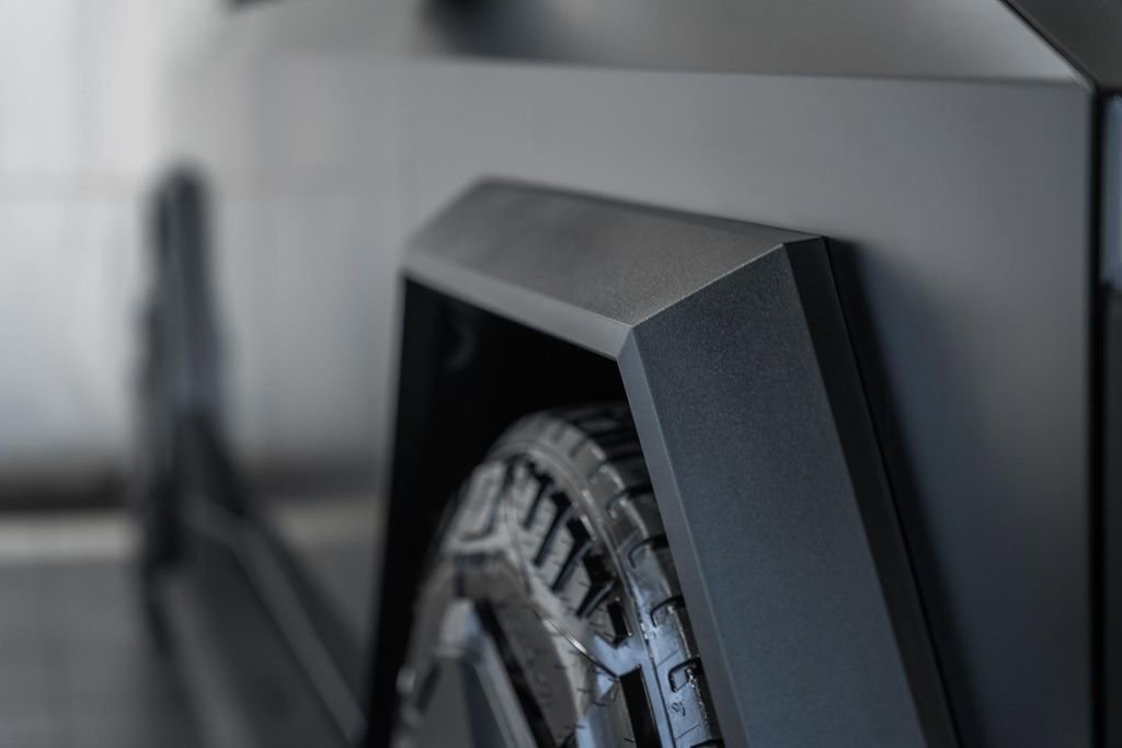 Used 2024 Tesla Cybertruck AWD Crew Cab image 18