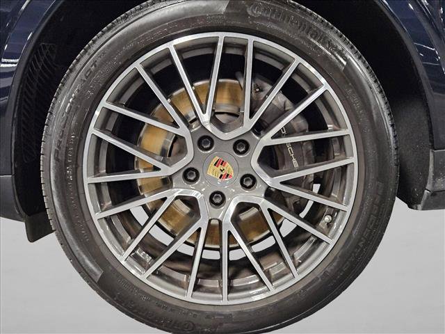 Used 2023 Porsche Cayenne AWD/4WD image 24