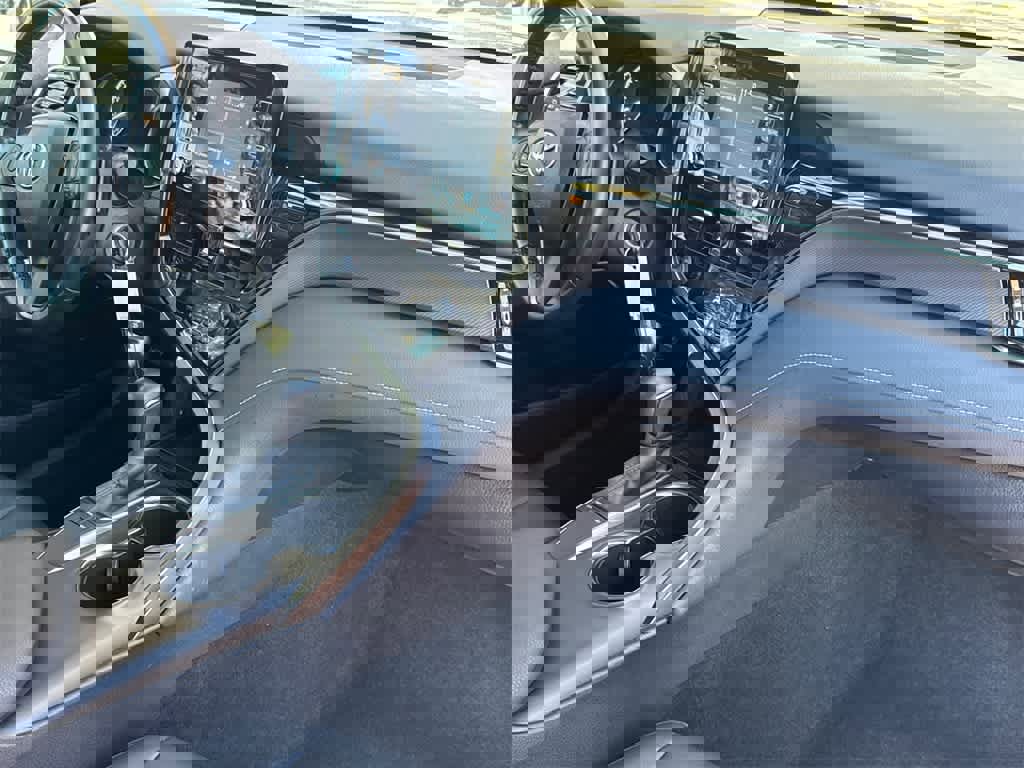 Used 2023 Toyota Camry SE image 14