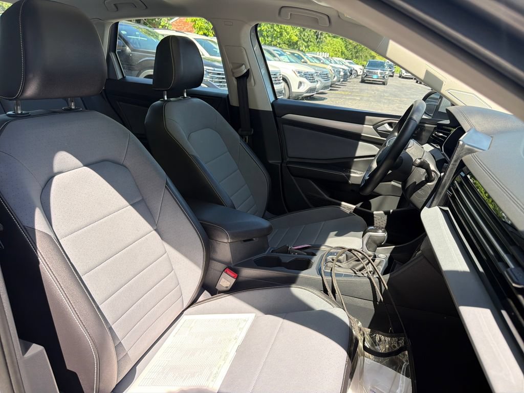 Used 2025 Volkswagen Jetta SE w/ Sunroof Package FWD image 51