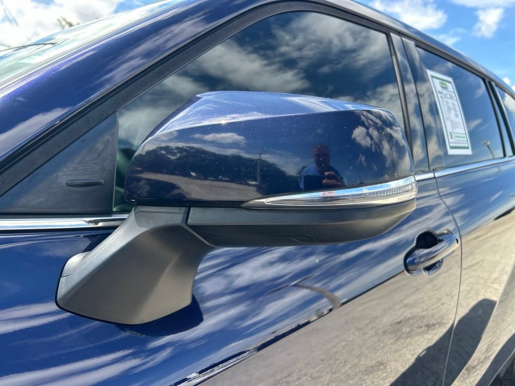 Used 2022 Toyota Highlander L FWD image 18