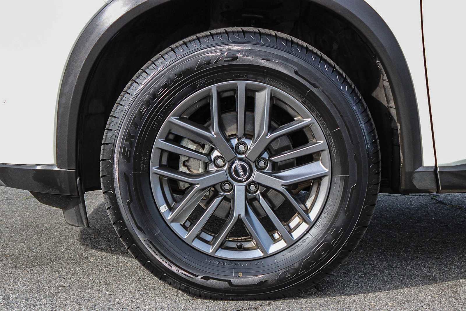 Used 2023 Nissan Rogue S image 9