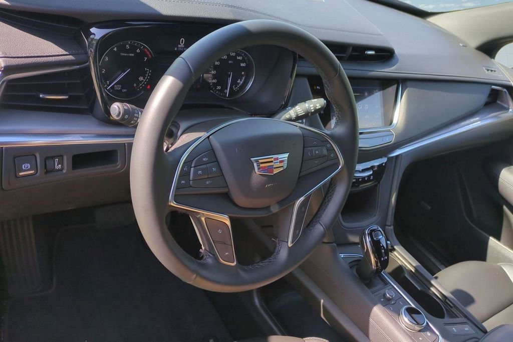 Used 2025 Cadillac XT5 Luxury image 9