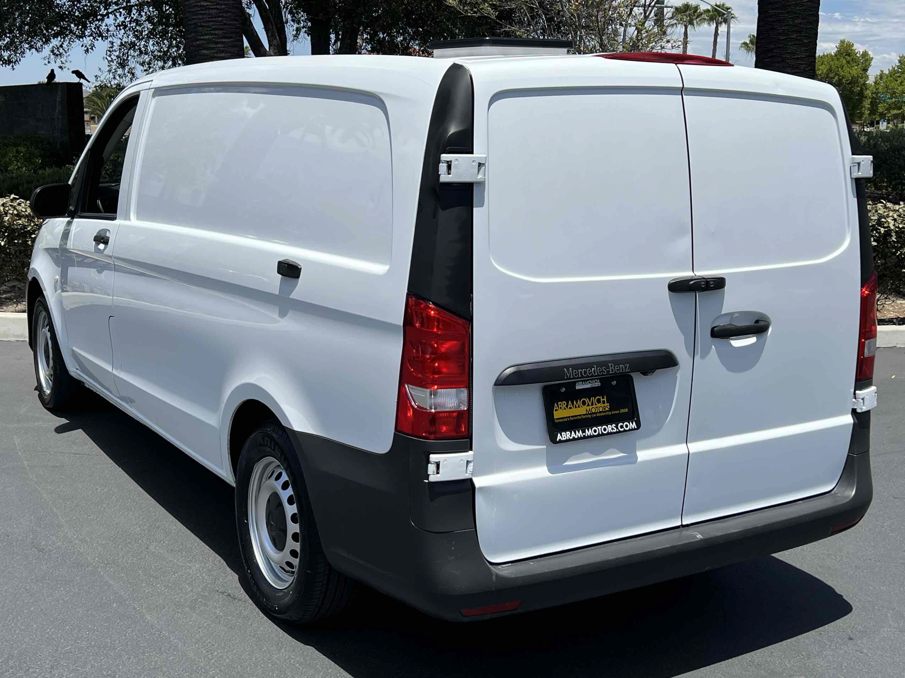 Used 2022 Mercedes-Benz Metris image 2