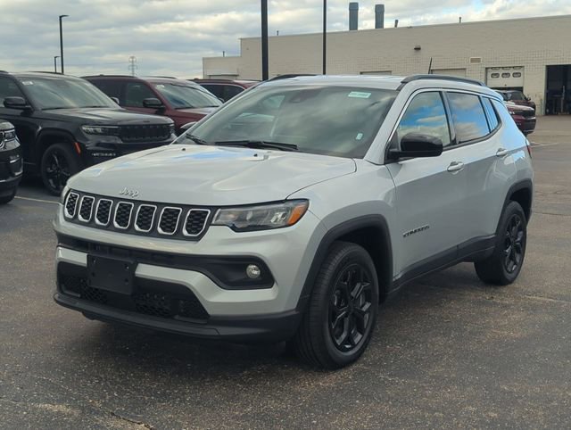 Used 2024 Jeep Compass Latitude AWD/4WD image 7