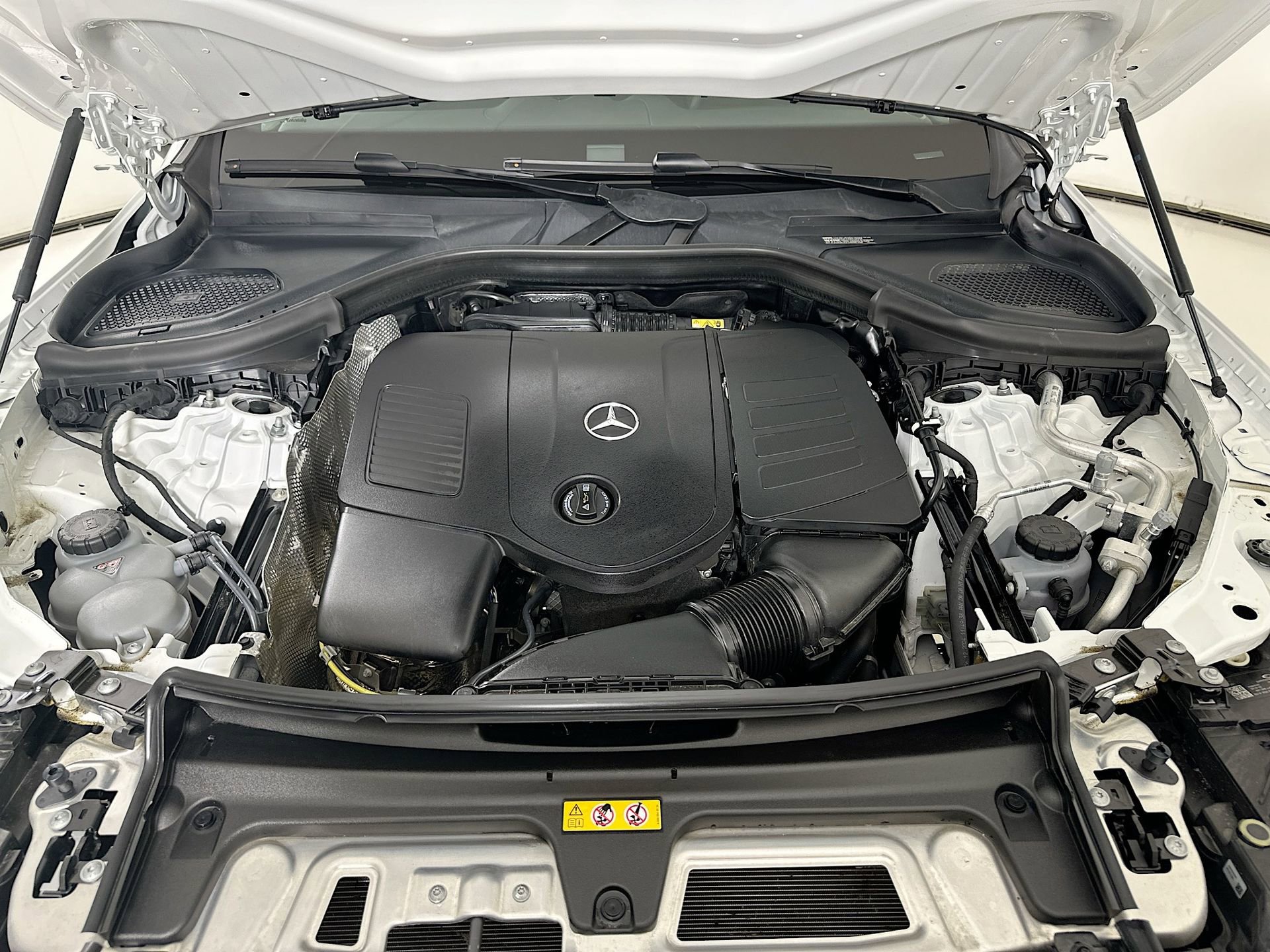 Used 2025 Mercedes-Benz GLC 300 4MATIC image 33