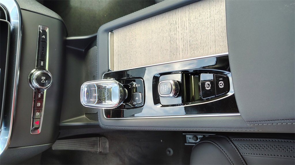 New 2026 Volvo XC90 B5 Core w/ Protection Package Premier image 21