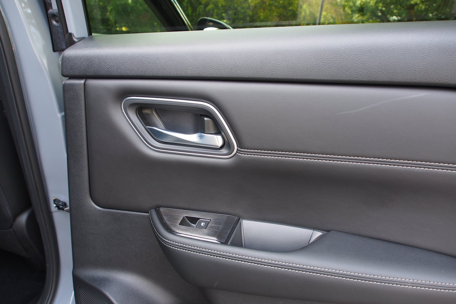 Used 2024 Nissan Rogue Platinum FWD image 15