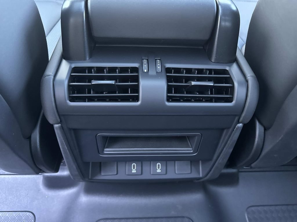 New 2026 Land Rover Defender 110 X-Dynamic SE AWD/4WD image 16