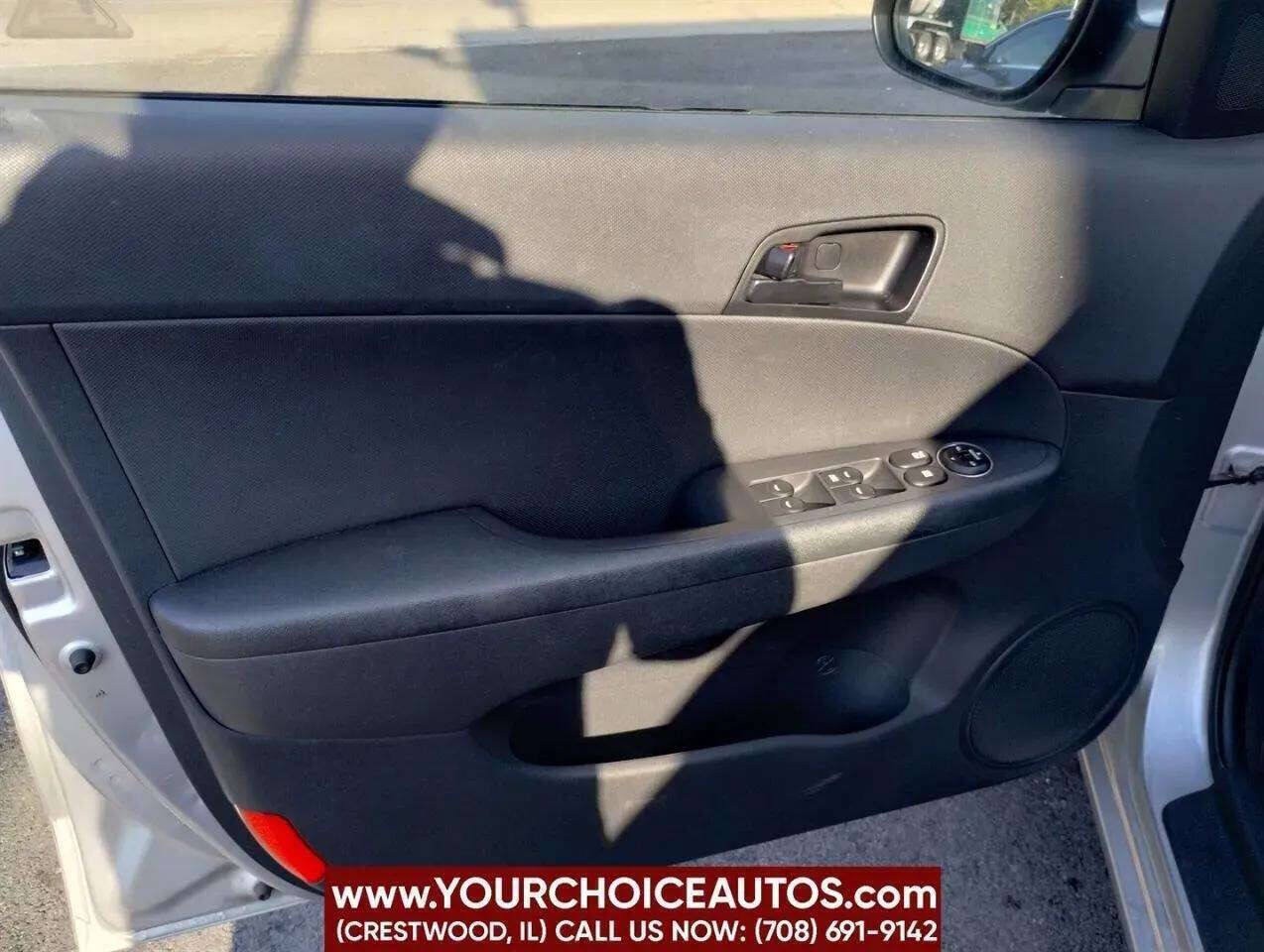 Used 2012 Hyundai Elantra GLS FWD image 17