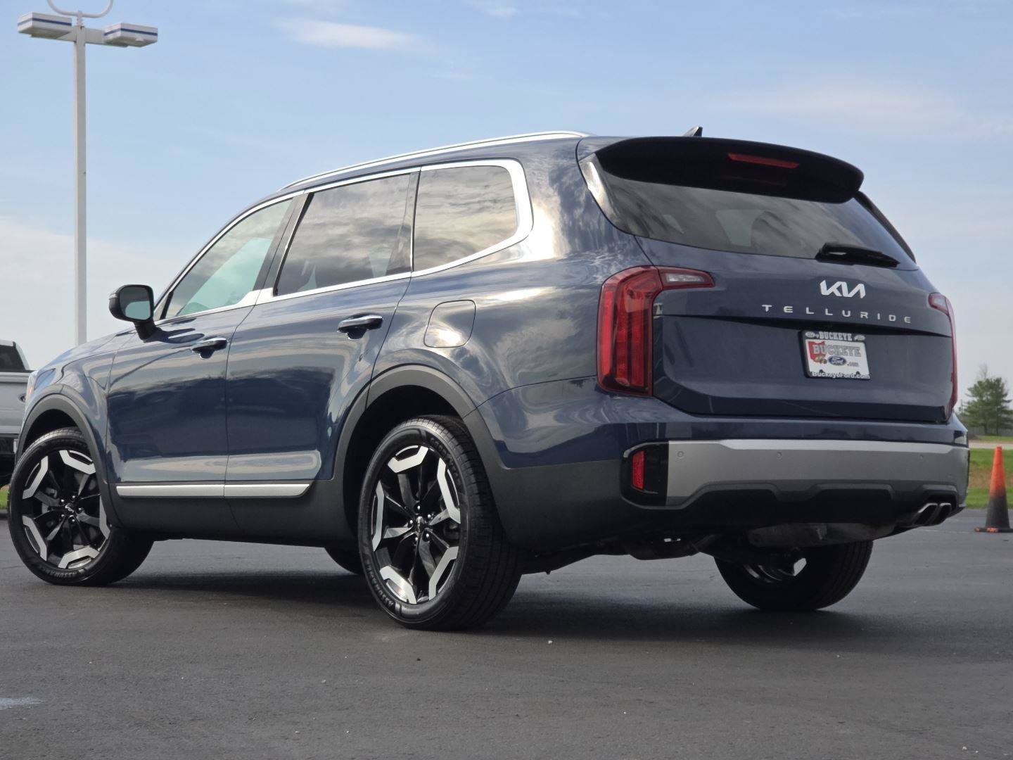 Used 2025 Kia Telluride S FWD image 17