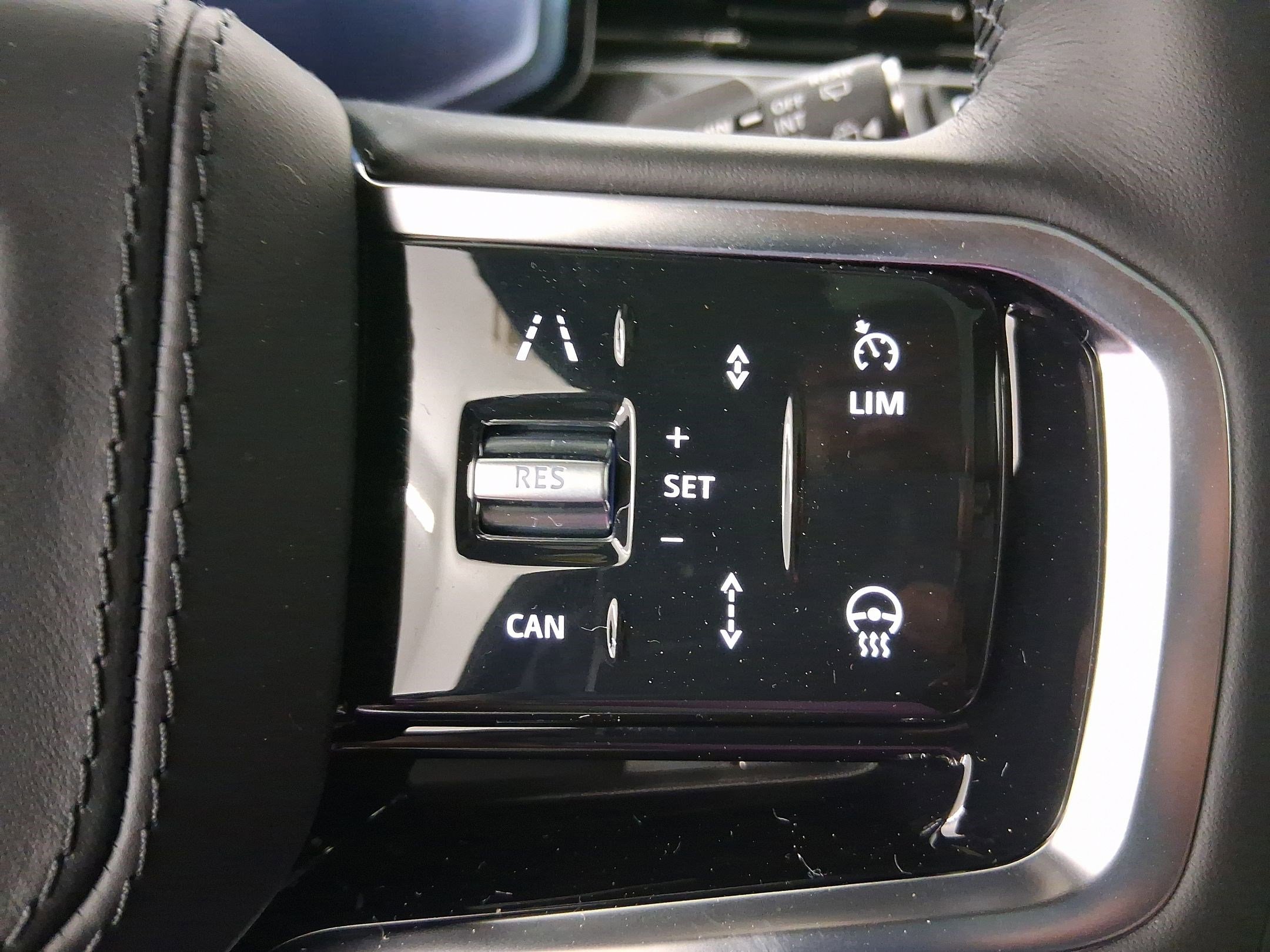 New 2025 Land Rover Range Rover Sport SE image 22