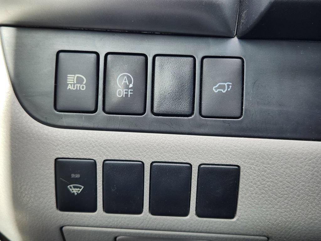 Used 2017 Toyota Highlander Plus FWD image 22