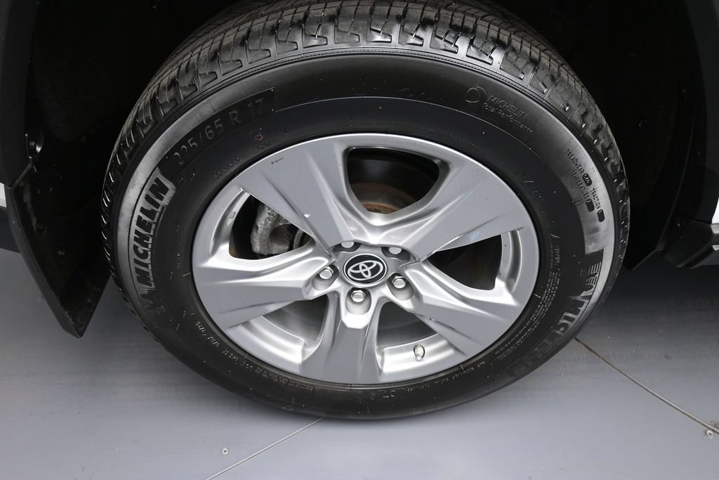 Certified 2024 Toyota RAV4 LE AWD/4WD image 12