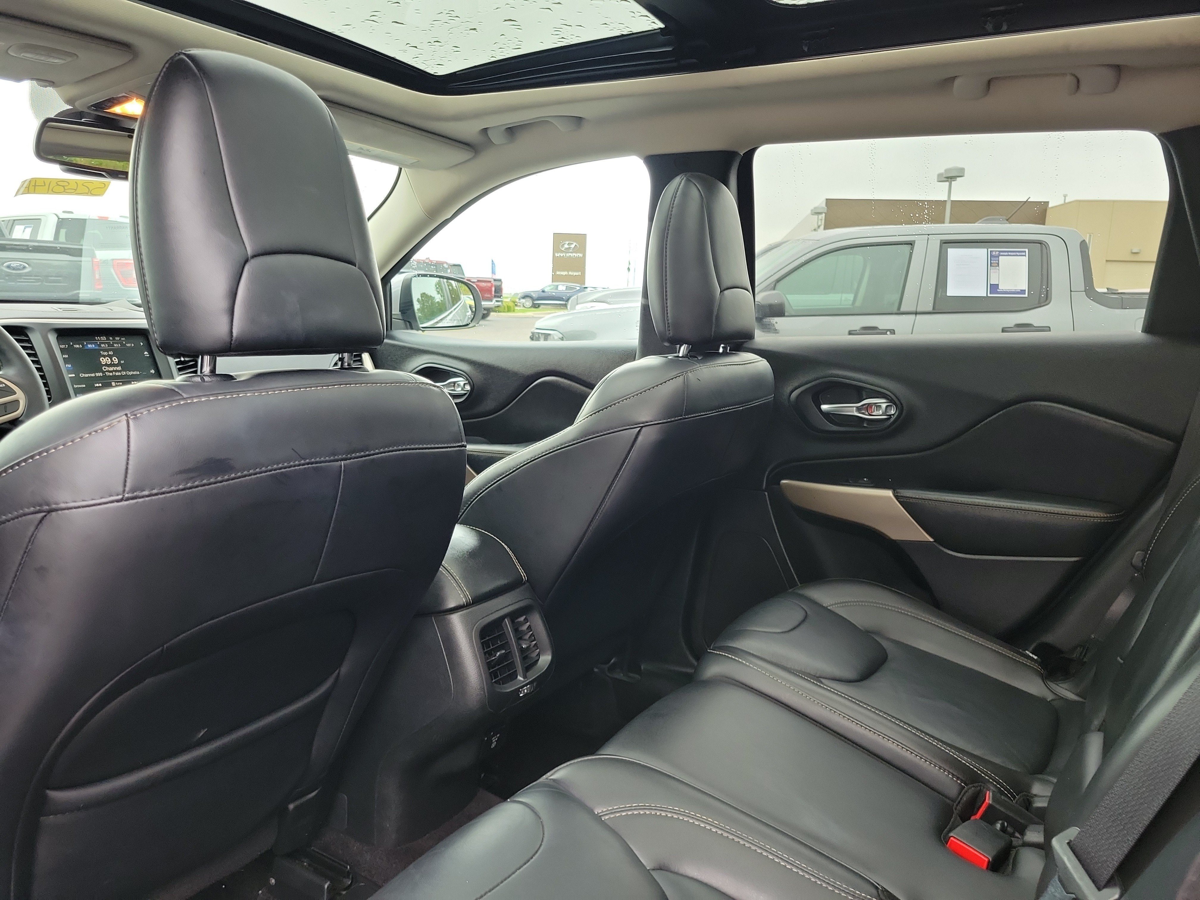 Used 2017 Jeep Cherokee Limited AWD/4WD image 14