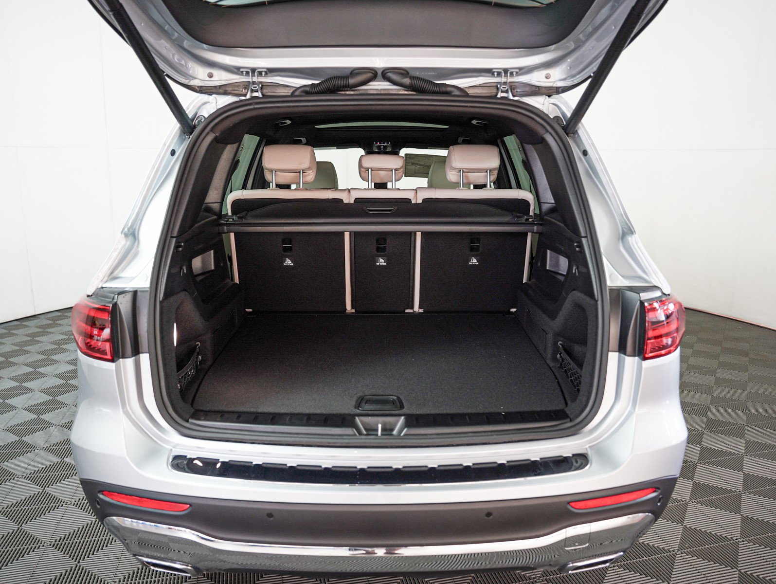 New 2025 Mercedes-Benz GLB 250 4MATIC image 8