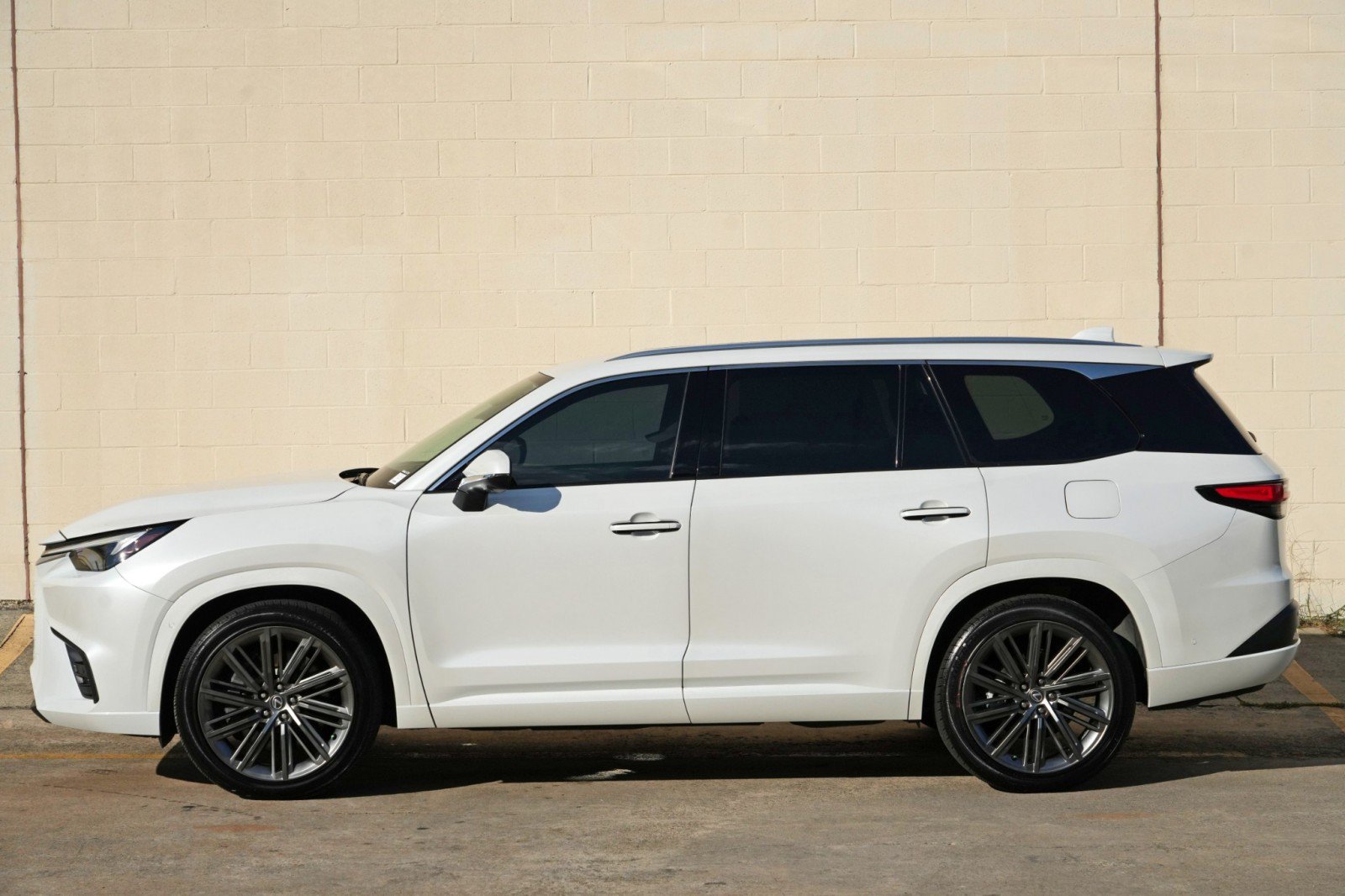Used 2025 Lexus TX 550h AWD Plug-In Hybrid w/ Technology Package image 48