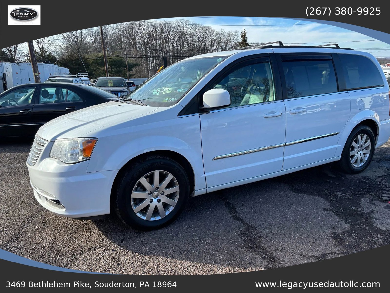 Used 2016 Chrysler Town & Country Touring FWD image 3