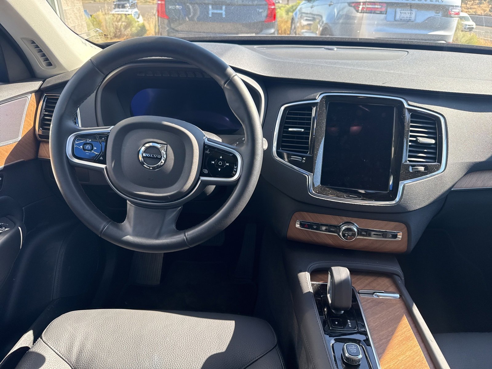 Used 2025 Volvo XC90 B6 Plus image 18