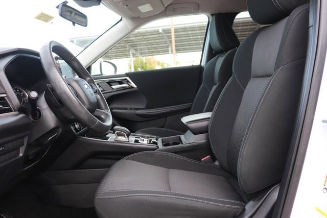 Used 2024 Mitsubishi Outlander ES image 11