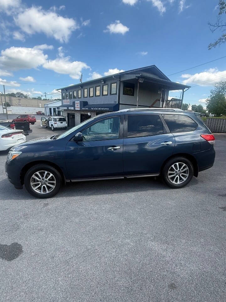 Used 2013 Nissan Pathfinder SV AWD/4WD image 2
