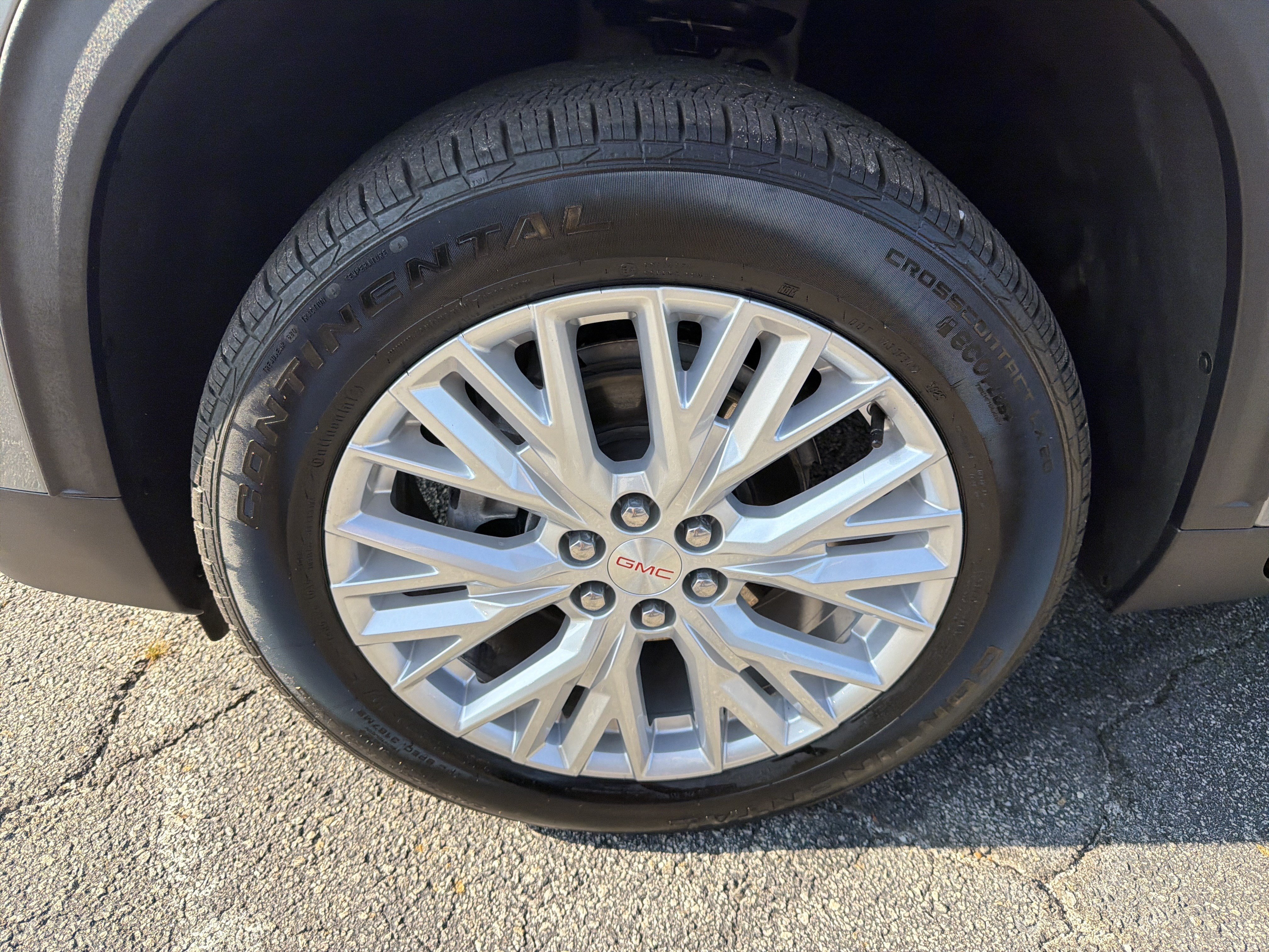Used 2026 GMC Acadia Elevation w/ Elevation Premium Package FWD image 12