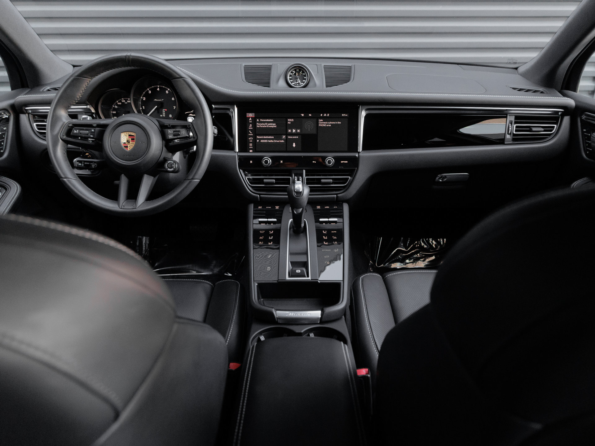 Certified 2026 Porsche Macan Turbo AWD/4WD image 18