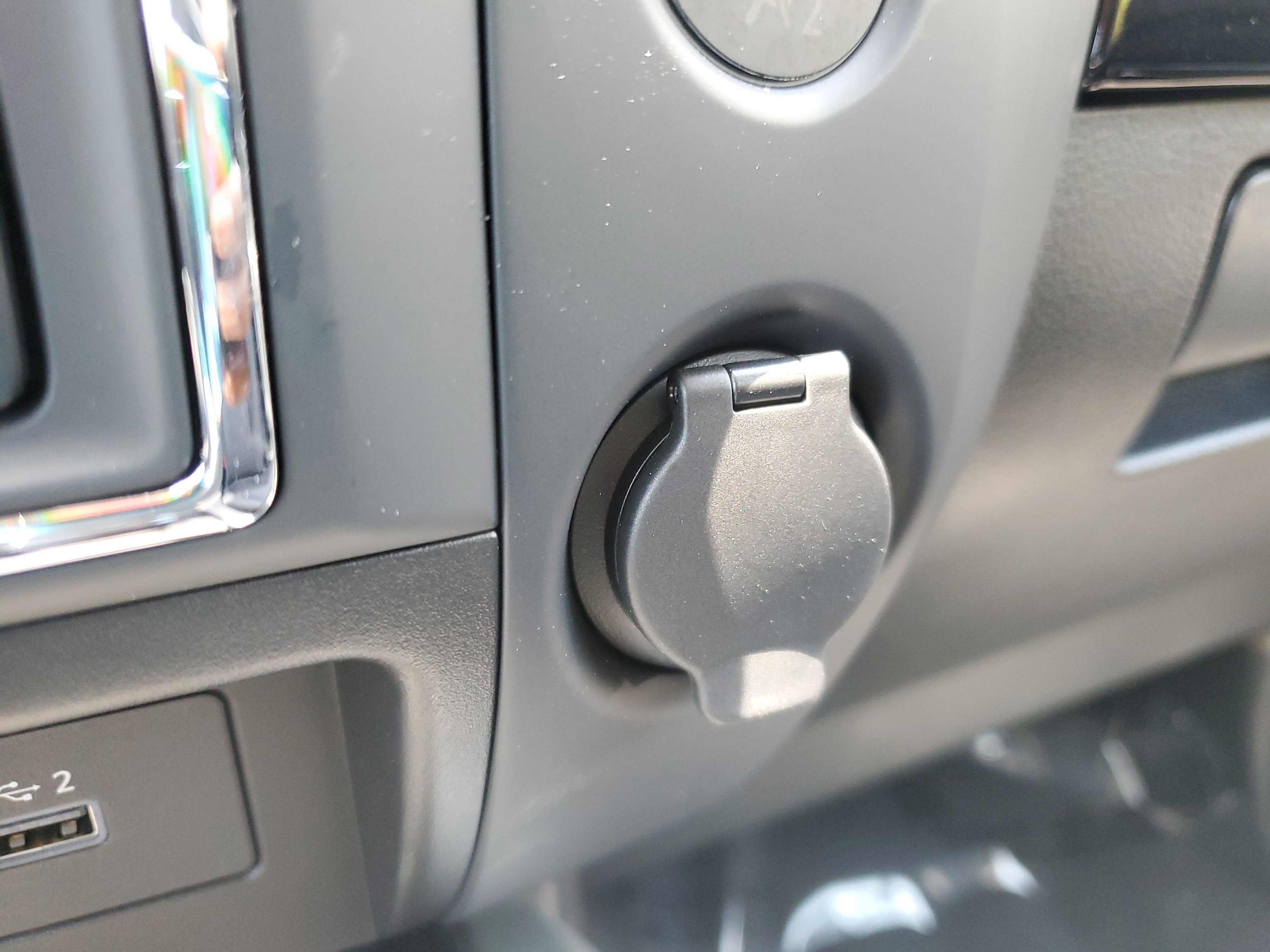 Certified 2024 Nissan Titan SV w/ SV Convenience Package image 25