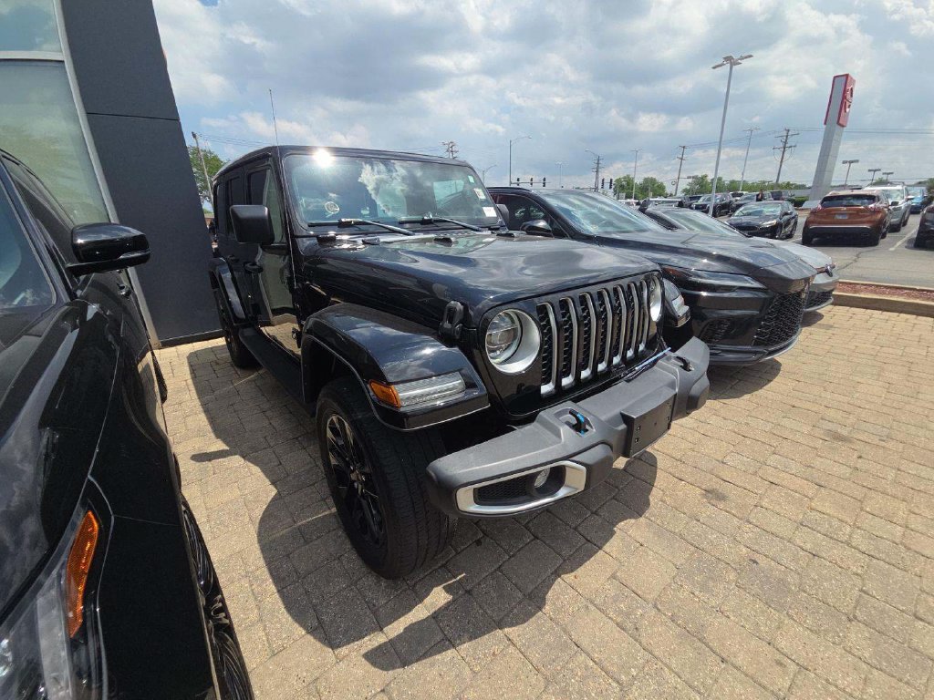 Certified 2022 Jeep Wrangler Unlimited Sahara w/ Cold Weather Group AWD/4WD image 3