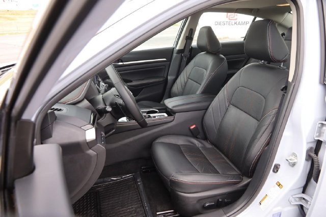 Certified 2025 Nissan Altima 2.5 SR w/ SR Premium Package AWD/4WD image 9