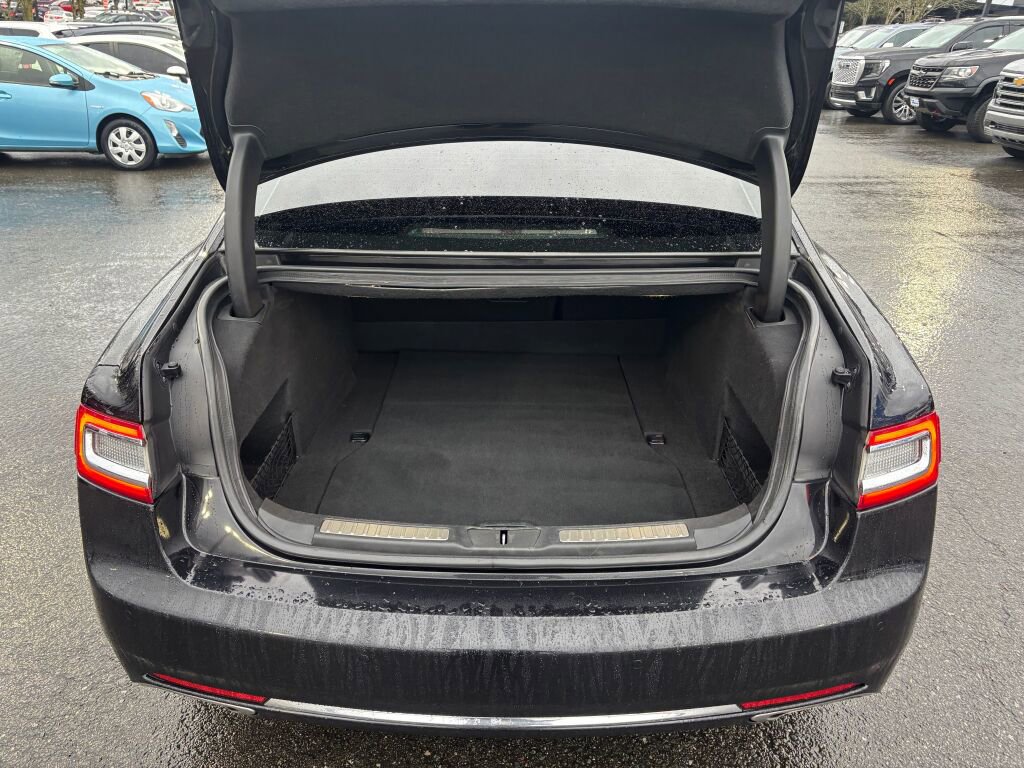 Used 2019 Lincoln Continental Premiere image 11