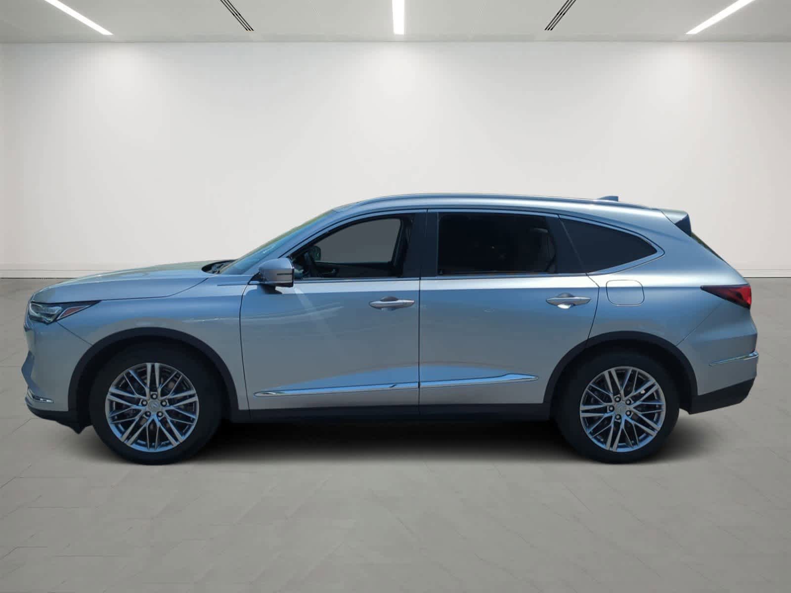Used 2023 Acura MDX SH-AWD w/ Advance Package image 3