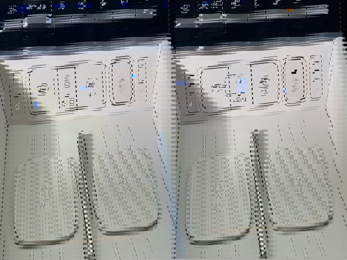 Used 2024 Hyundai Santa Fe Calligraphy image 18