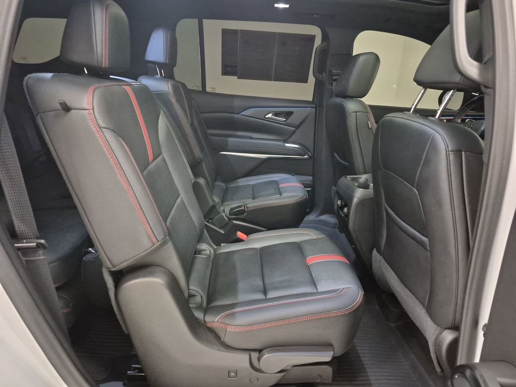 Used 2024 Chevrolet Traverse RS image 28