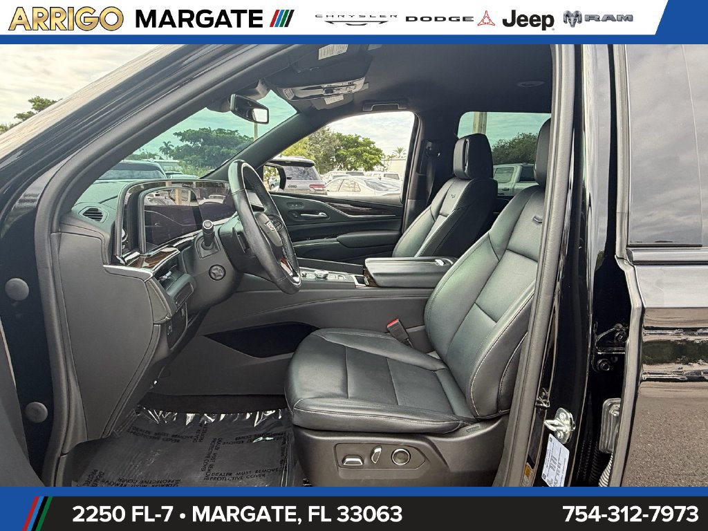 Used 2023 Cadillac Escalade ESV Luxury RWD image 9