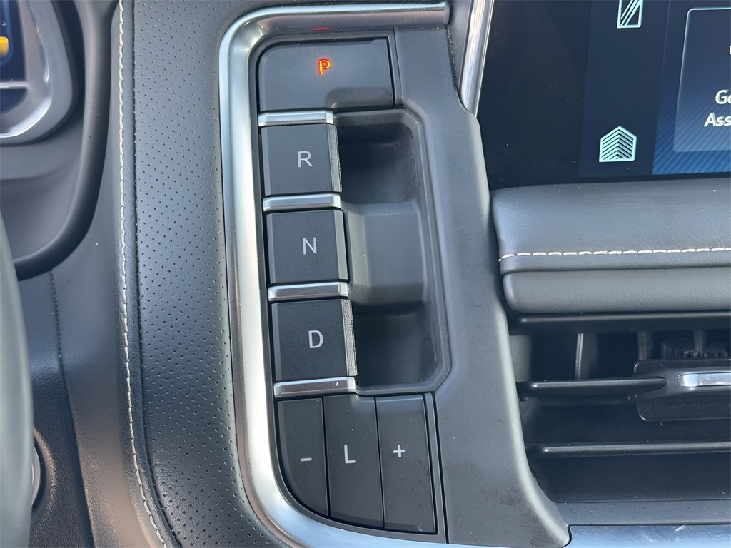 Used 2023 Chevrolet Suburban Premier image 37