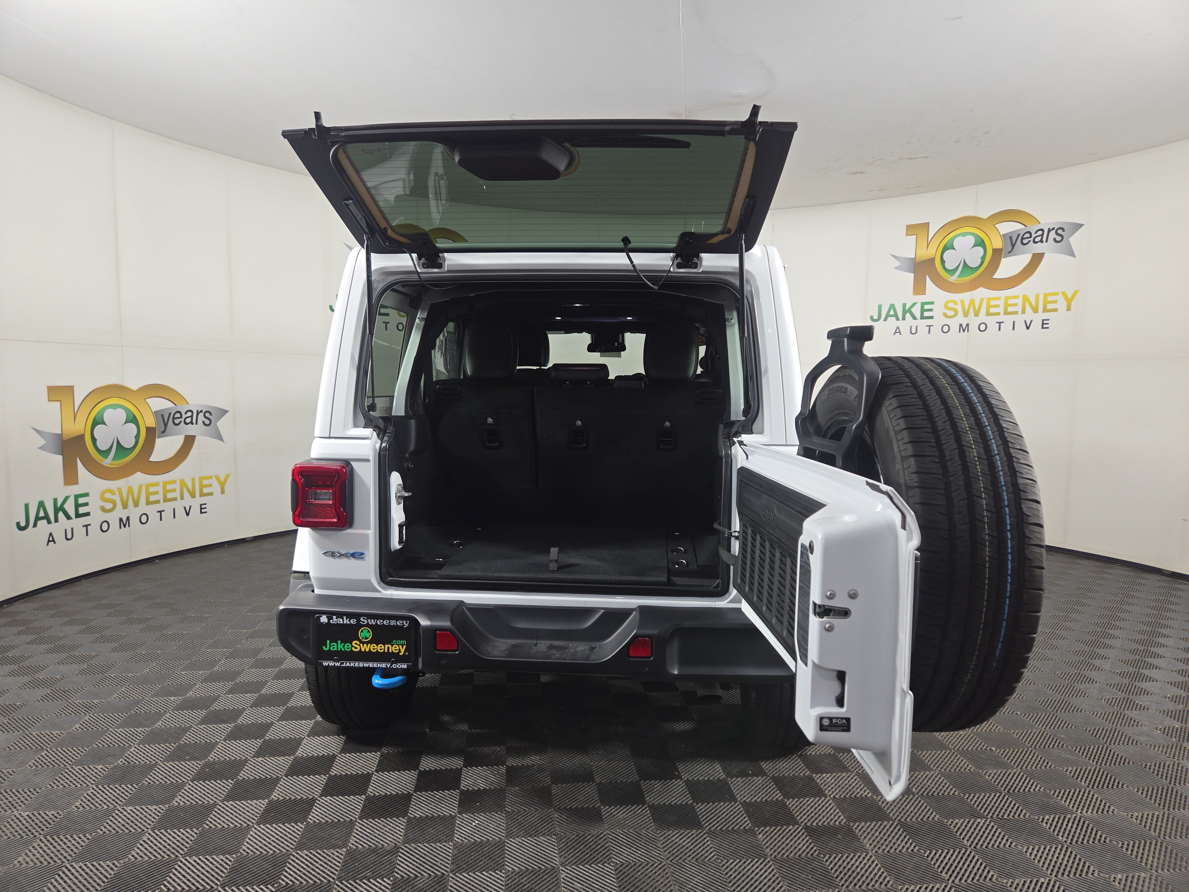 Used 2024 Jeep Wrangler Unlimited Sahara w/ Safety Group AWD/4WD image 31