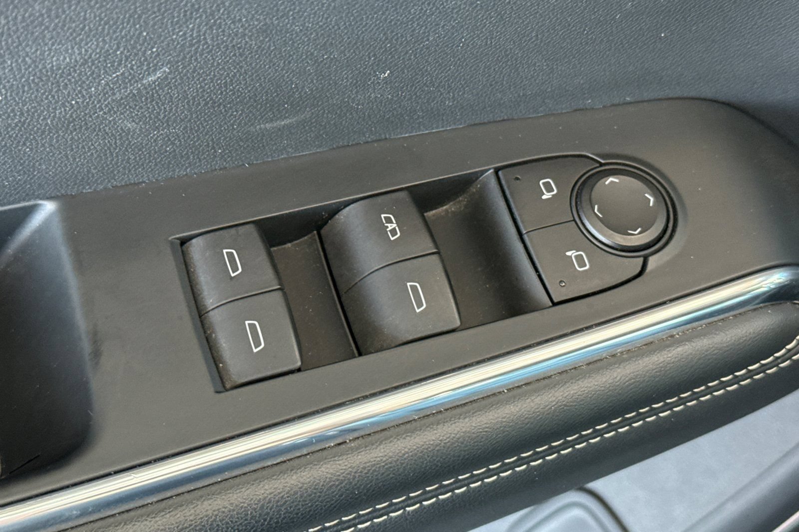 Used 2024 GMC Acadia Elevation FWD image 18