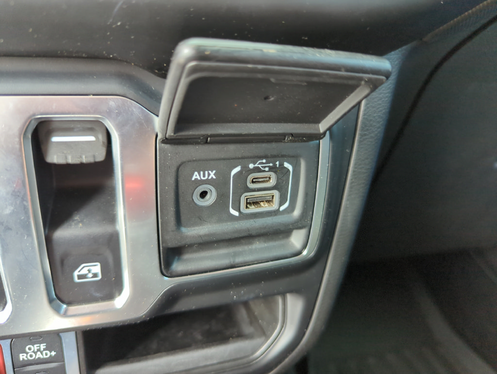 Used 2021 Jeep Wrangler Rubicon AWD/4WD image 37